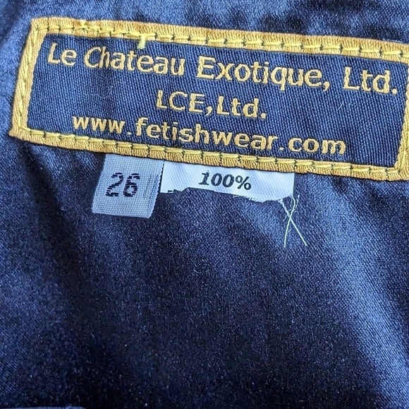 Le Chateau Exotique Black Zip Front "Leather" mini skirt Size 26 W - Picture 3 of 4